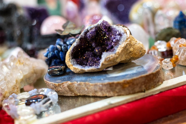 what colour is amethyst?